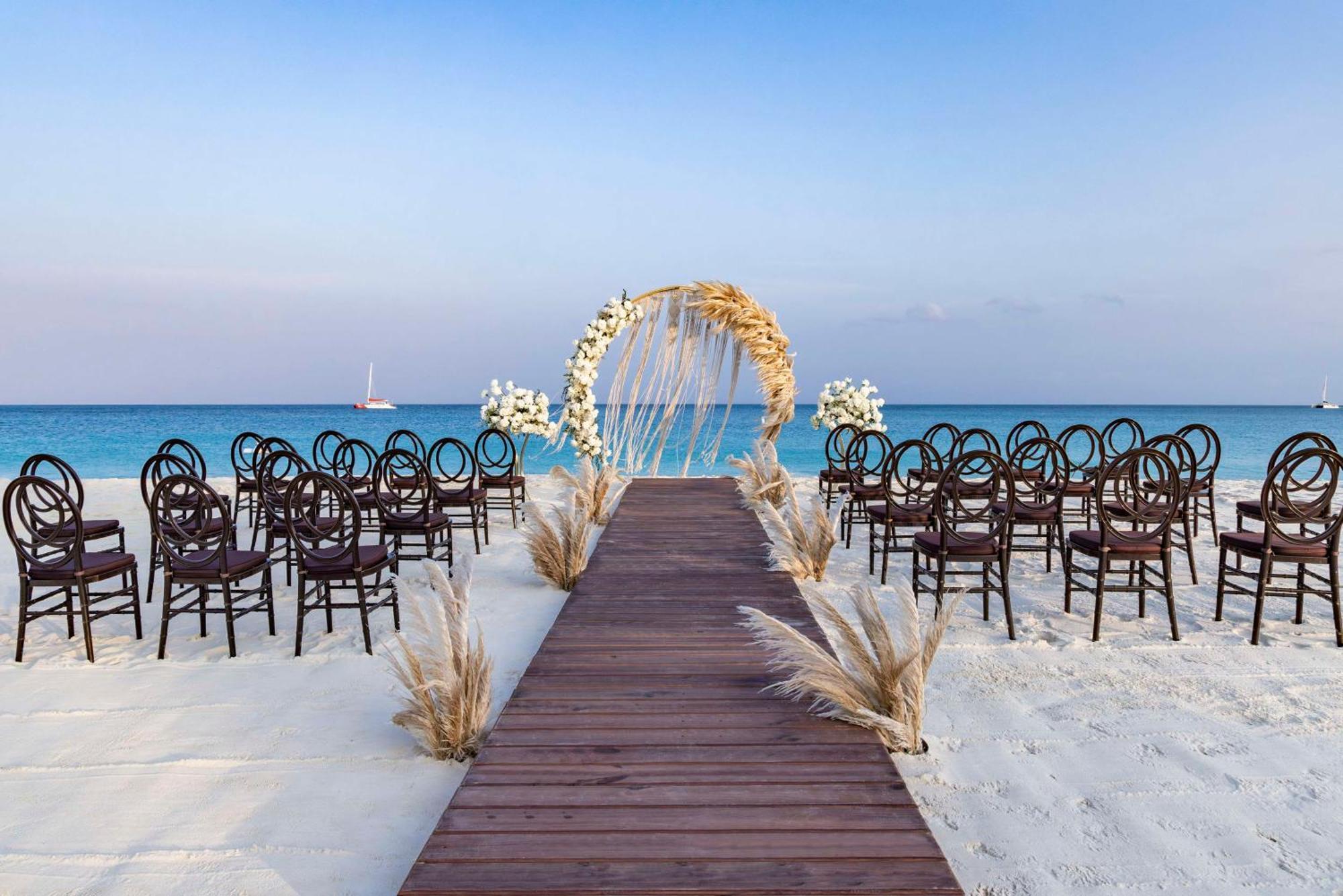 Embassy Suites By Hilton Aruba Beach Resort Palm Beach Esterno foto