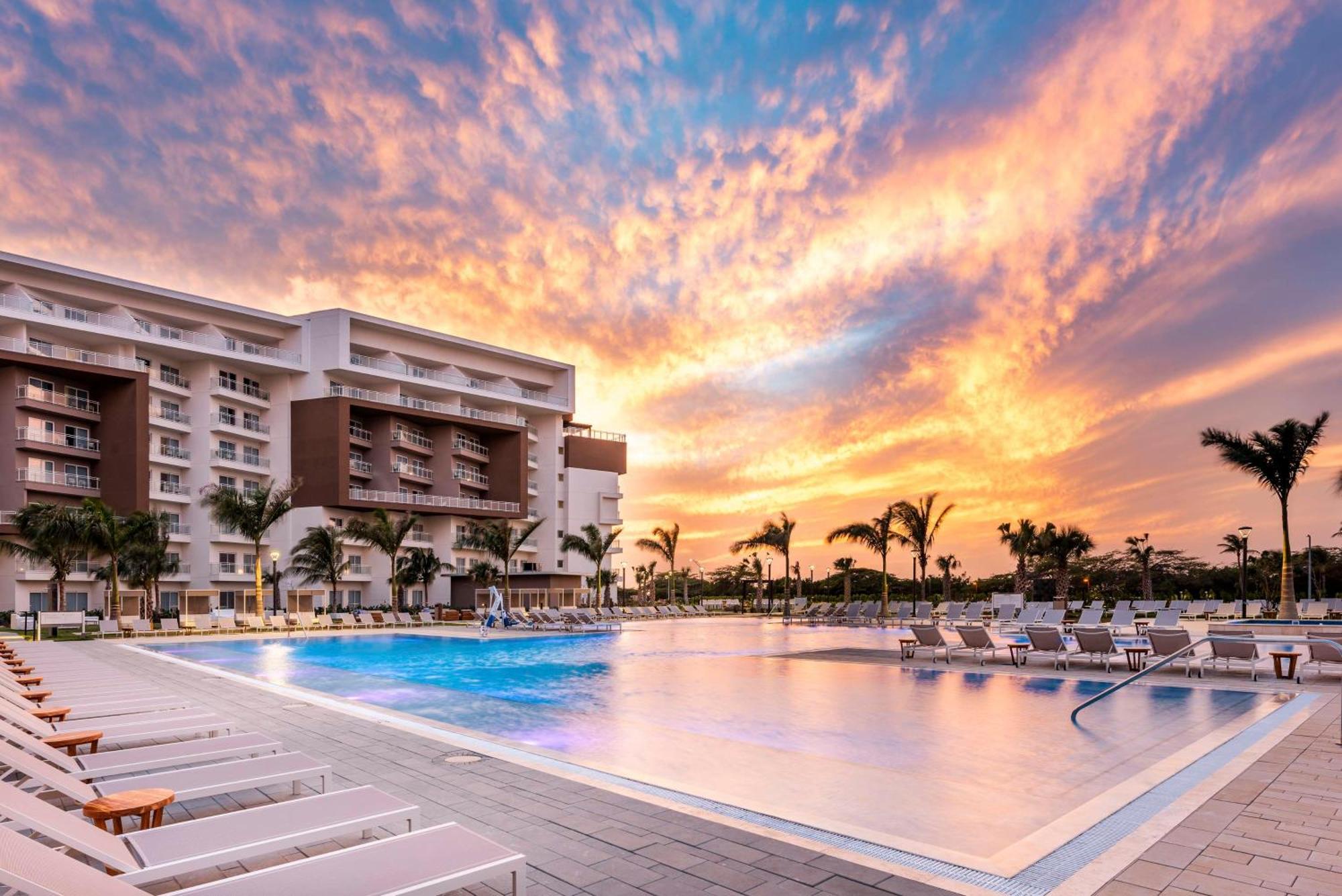 Embassy Suites By Hilton Aruba Beach Resort Palm Beach Esterno foto